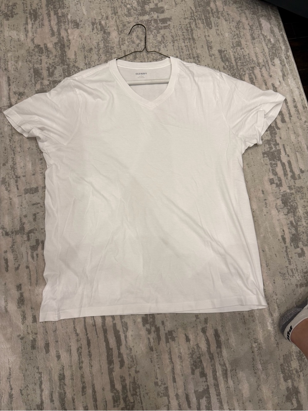 New Old Navy Men V-Neck Tee in White
